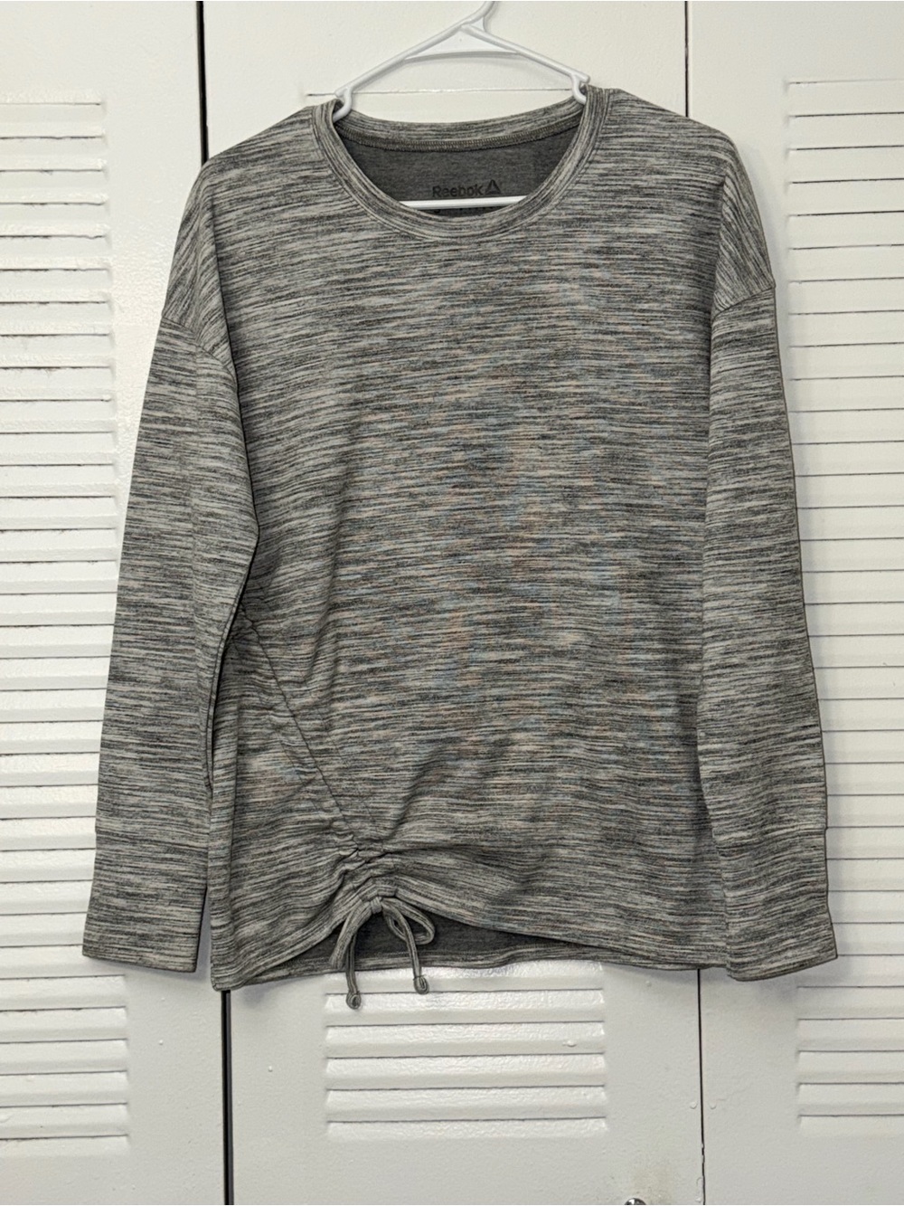Reebok Women's Marled Gray Long-Sleeve Drawstring Hem Top